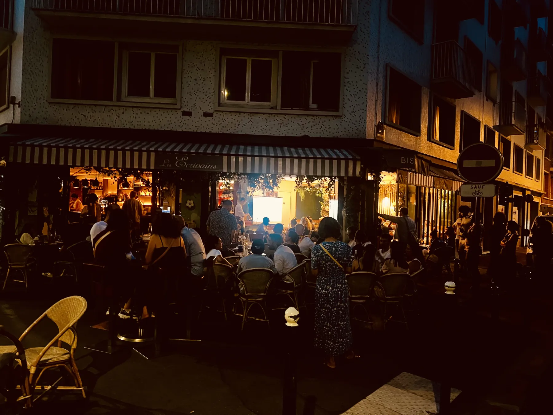 The brasserie's façade at night